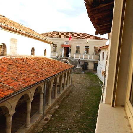 Castlehouse Hotel Elbasan Exterior photo