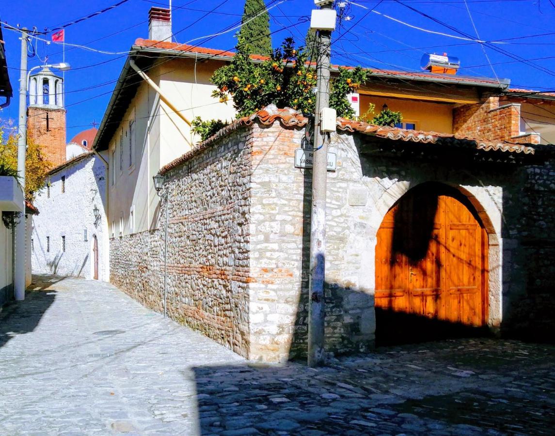 Castlehouse Hotel Elbasan Exterior photo