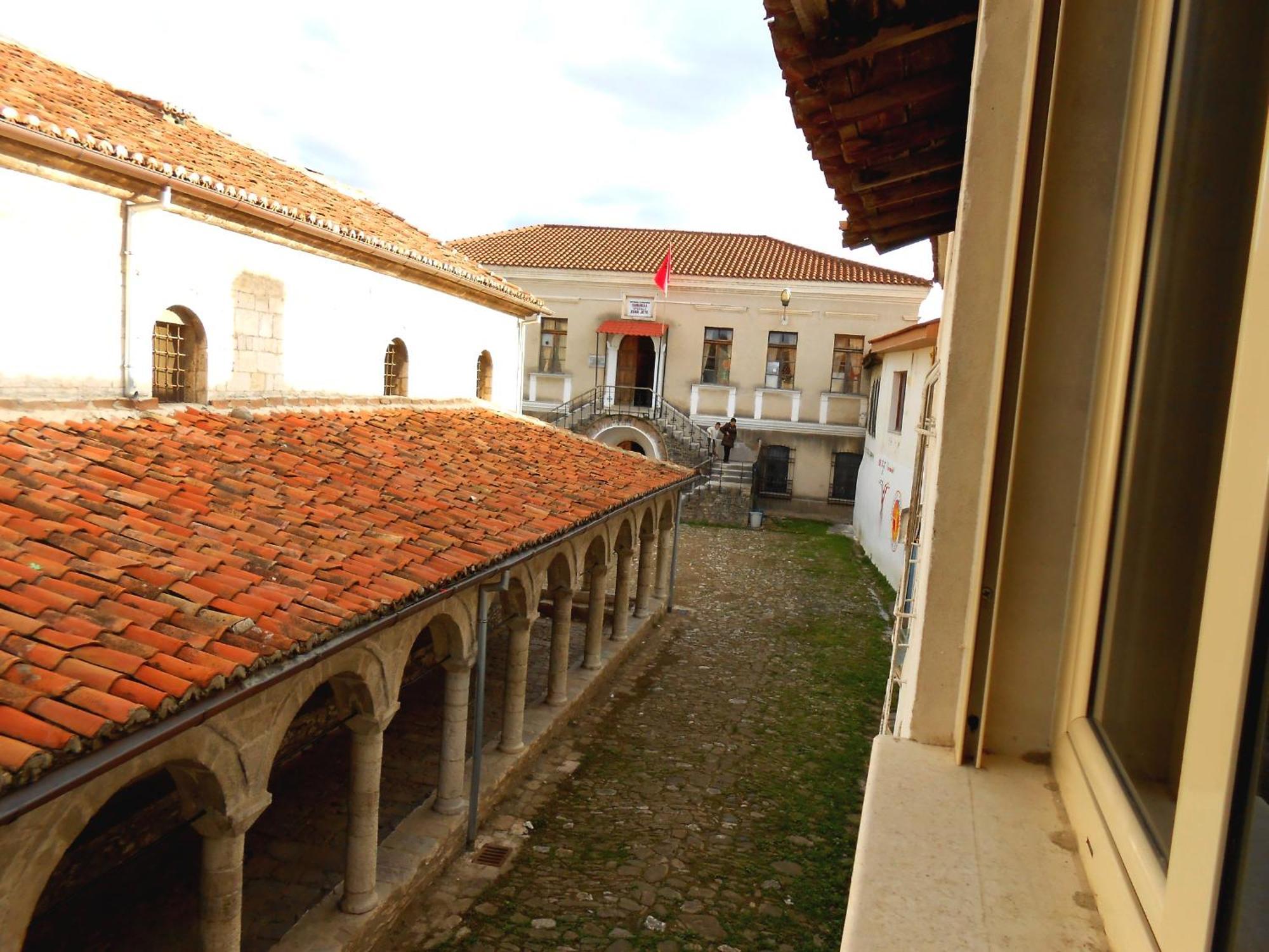 Castlehouse Hotel Elbasan Exterior photo